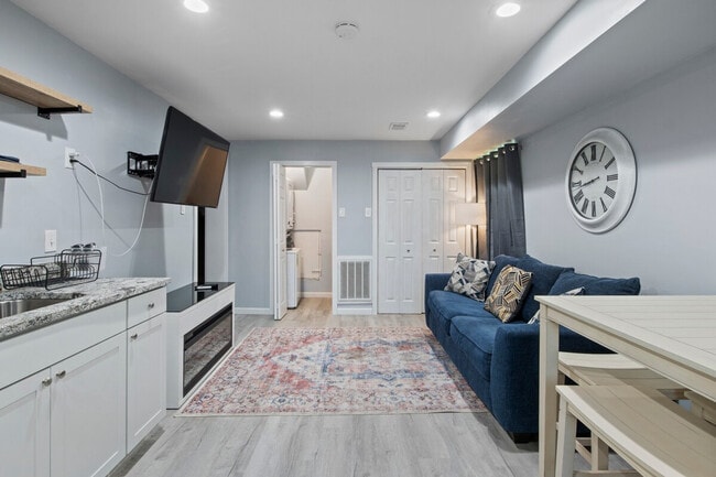 Building Photo - 229 S Peters Rd