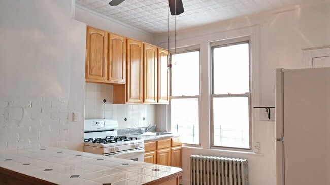 Foto del edificio - 6314 Fresh Pond Rd