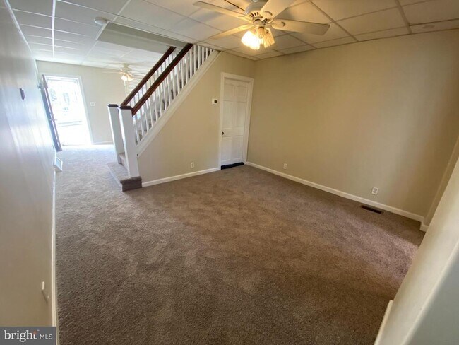 Foto del edificio - 238 E 6th Ave