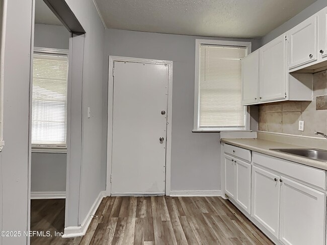 Building Photo - 3173 3rd St Cir S