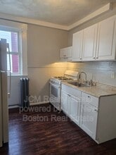 Building Photo - 64 Hollis St