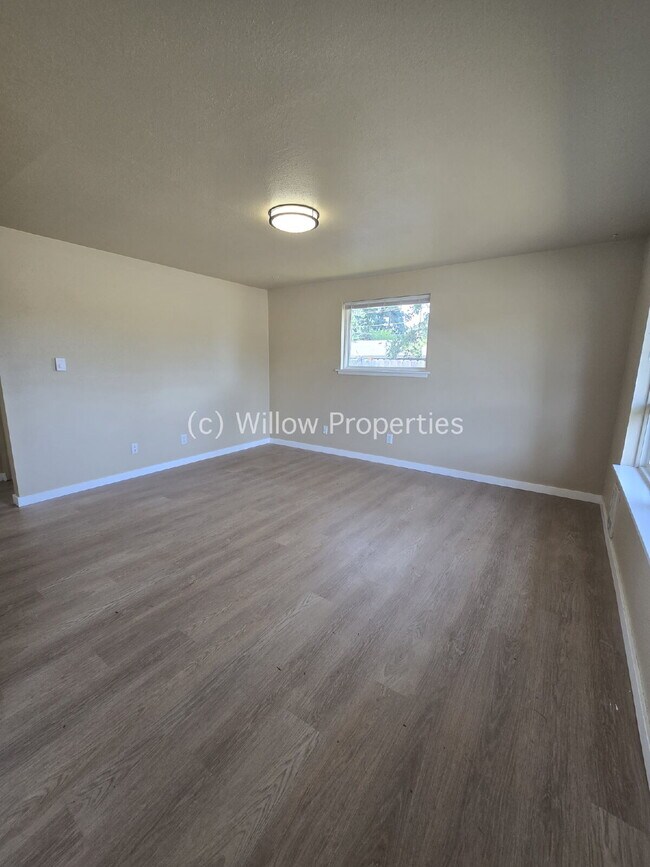 Building Photo - One Bedroom Newly Remodeled
