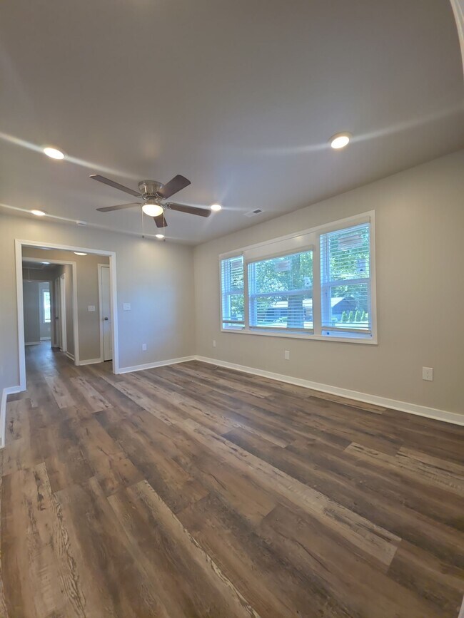 Foto del edificio - 2706 Pinetree Ln NW