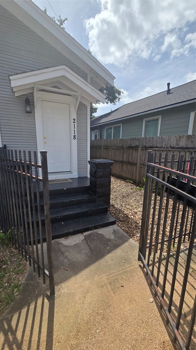 Building Photo - 2118 Carter St