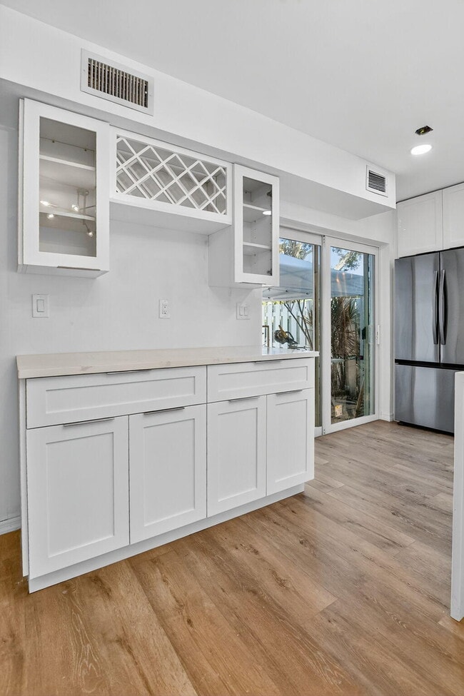 Foto del edificio - 1010 NE 8th Ave