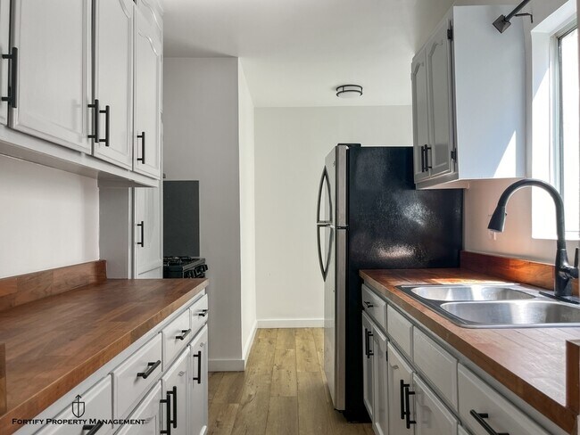 Building Photo - 3956 1/2 W 27th St