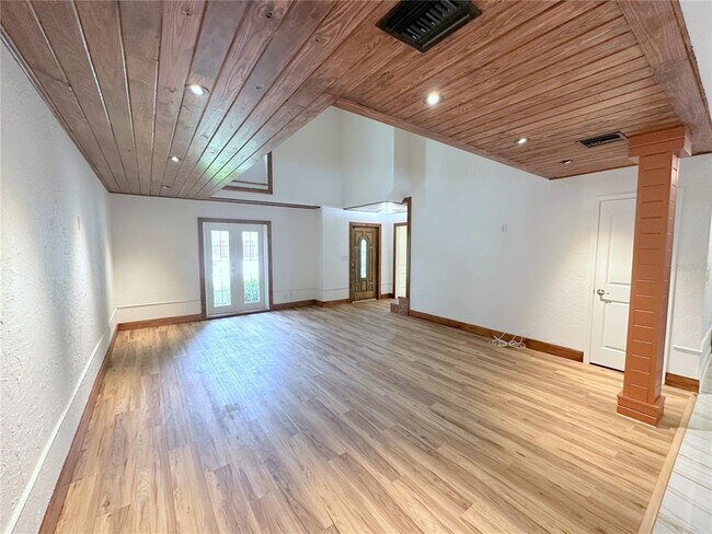 Building Photo - 4916 W Bay Way Dr