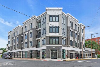 Building Photo - 120 Monmouth St