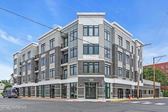 Building Photo - 120 Monmouth St