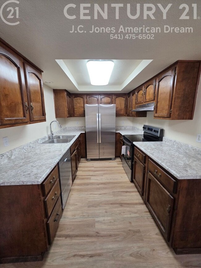 Building Photo - 809 NW C St
