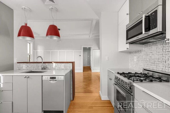 Foto del edificio - Stunning 1 bed in Crown Heights Brownstone...