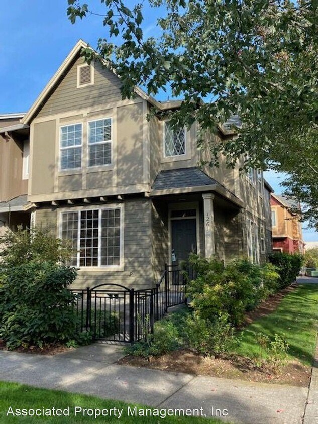 Foto principal - 3 br, 2.5 bath House - 1261 SE Bianca St