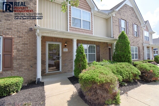 Building Photo - Two bedroom townhome in GREAT location! Wa...