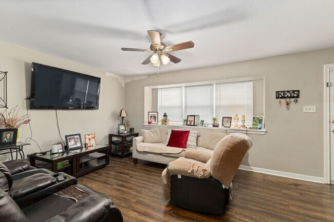 Foto del edificio - 8300 Oakhaven Rd