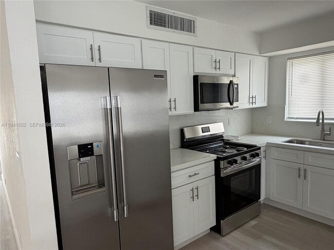 Building Photo - 3581 SW 13th Ct