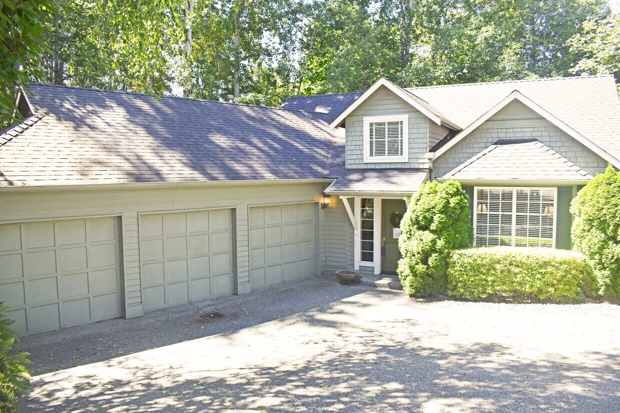 2235 77th Ave SE, Mercer Island, WA 98040 Apartments in Mercer Island