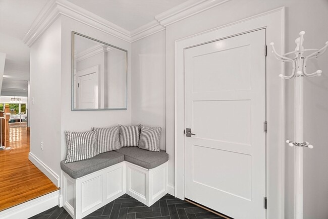 Building Photo - 3 Carlton St