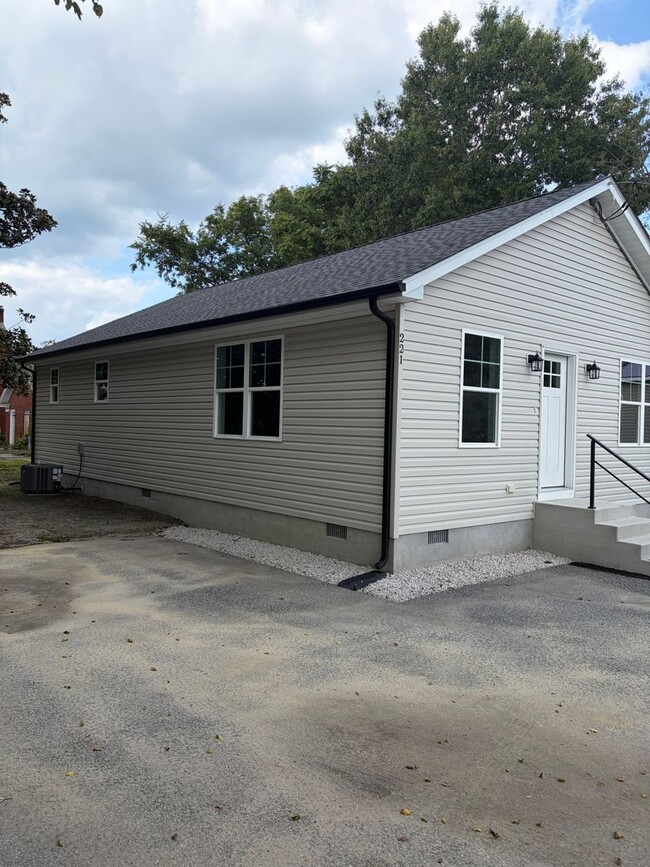 Building Photo - 221 Strawberry Alley