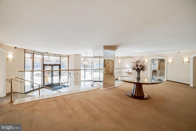 Foto del edificio - 8350-8350 Greensboro Dr