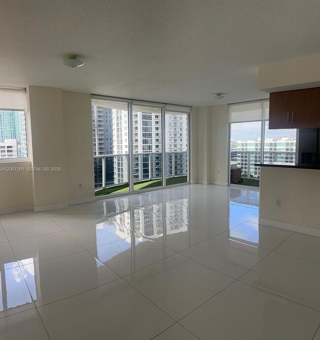 Foto del edificio - 601 NE 23rd St