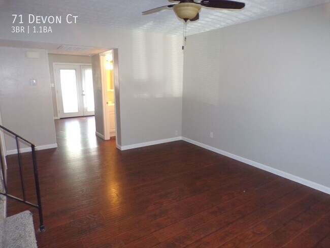 Building Photo - Devon Ct Three Bedroom Townhome with Laundry