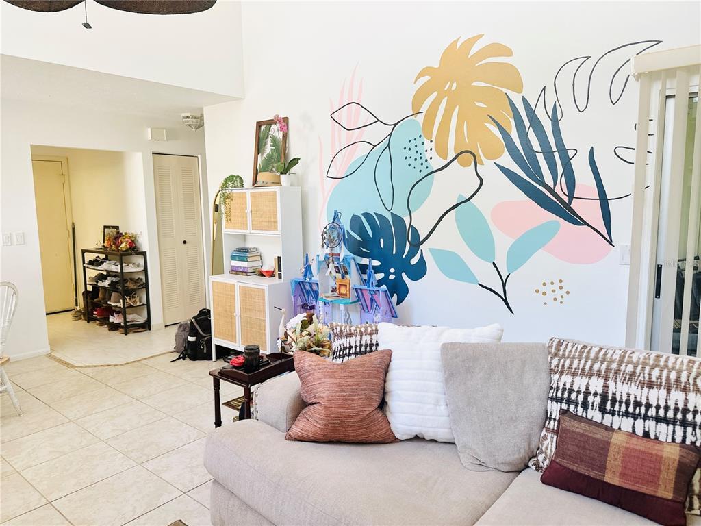 Foto principal - 5051 Village Garden Dr