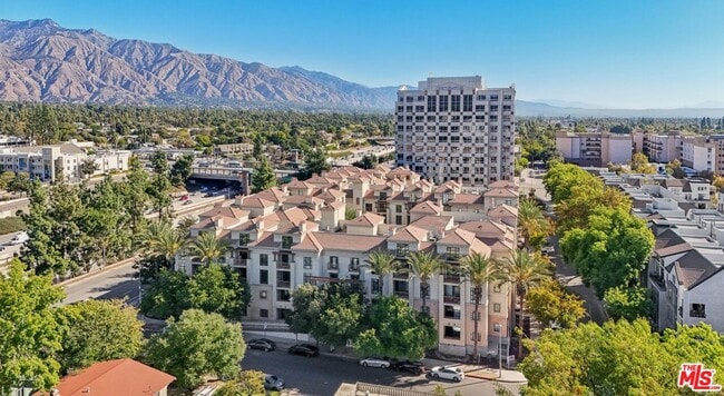 Foto del edificio - 290 N Hudson Ave