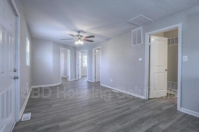 Building Photo - 2206 S Cedar Ave