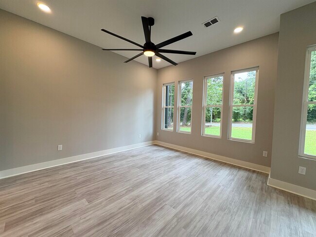 Foto del edificio - 226 E Bradford Rd