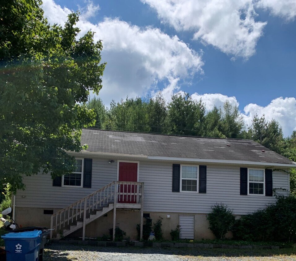 Foto principal - 718 Poplar Grove Rd