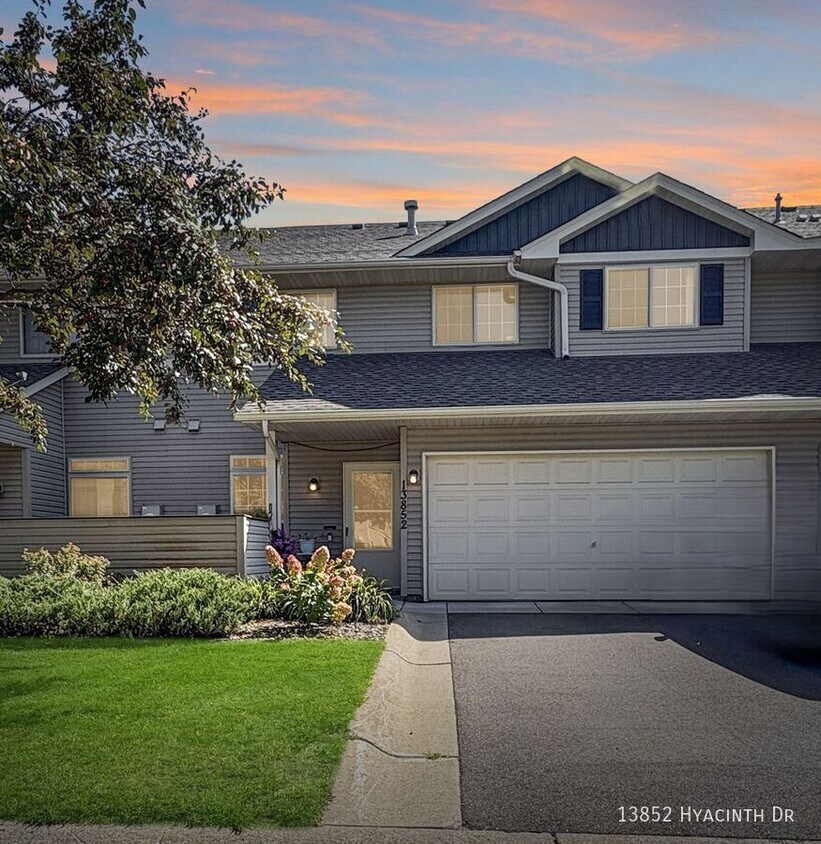 Foto principal - 13852 Hyacinth Dr