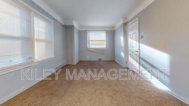 Foto del edificio - 16894 Hubbell Ave