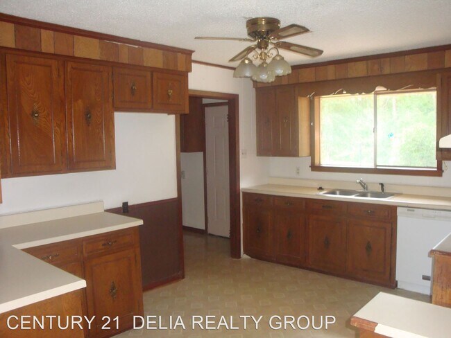 Building Photo - 3 br, 2.5 bath House - 1287 Oak Road