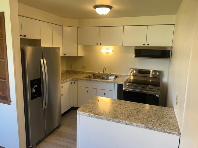 Foto del edificio - 2 Bedroom Lower in Neenah. Heat & Water included