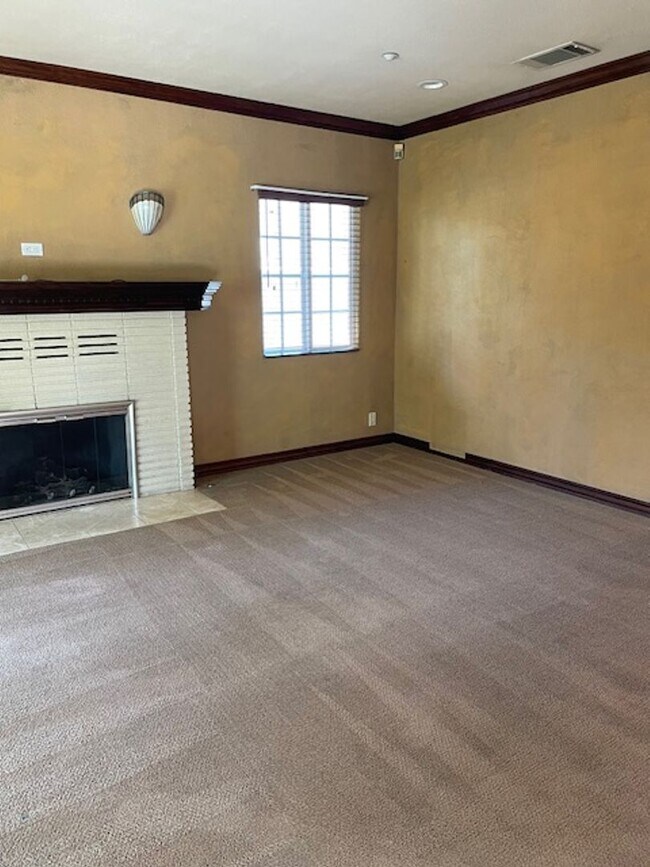 Foto del edificio - Charming 2 Bed/1 Bath Unit A Home Down The...