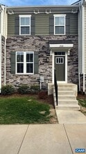 Building Photo - 2028 Landon Ln