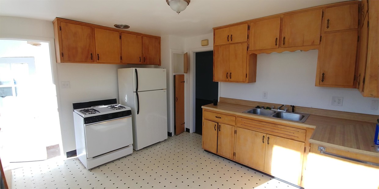 Foto principal - 3680 Forest St