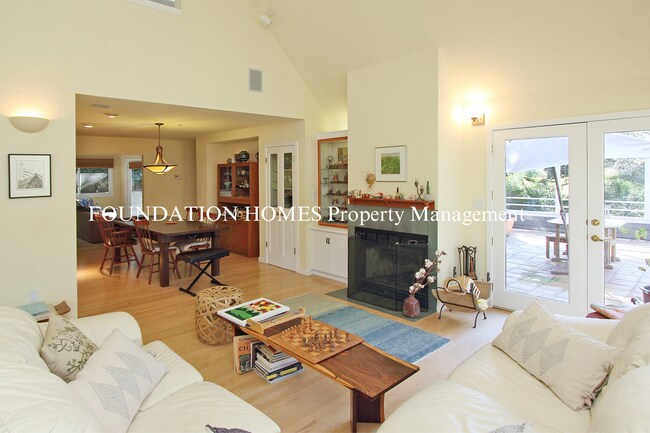 Building Photo - Boyle Park 4BD+/3.5BA, Close to town!  Gue...