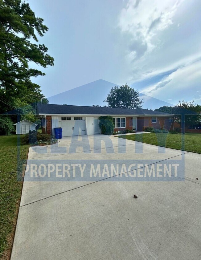 Foto principal - Charming 3-Bedroom Home in Central Cleveland