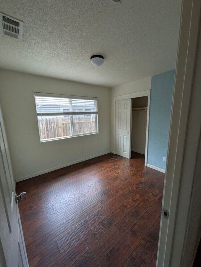 Foto del edificio - 5905-07 CLOVER MANOR WAY