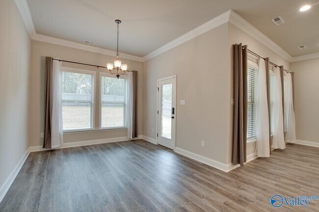 Building Photo - 122 Midpark Dr