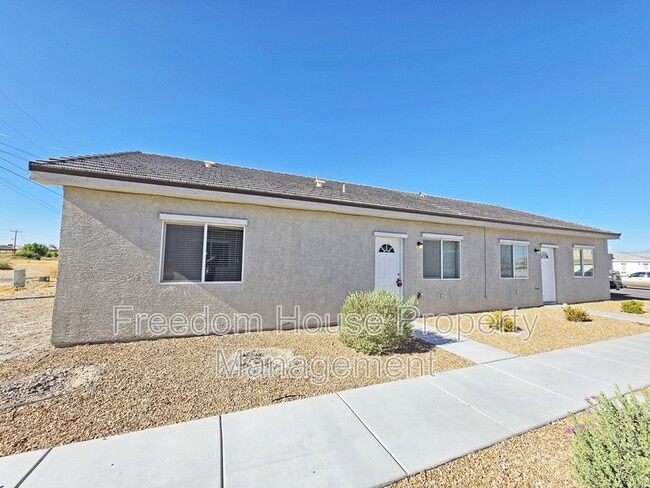 Building Photo - 1121 Sixshooter Ave