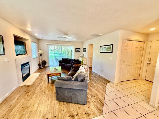 Foto del edificio - 1-BR Available for Long Term Rental in Coveted Las Palmas Community