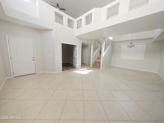 Building Photo - 15424 S 14th Pl