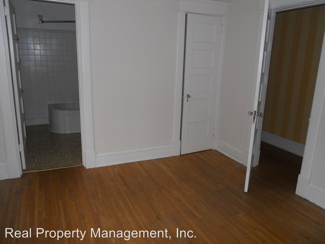 Interior Photo - 432 3rd St NE