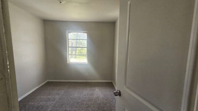 Foto del edificio - 9222 Lockwood Dr