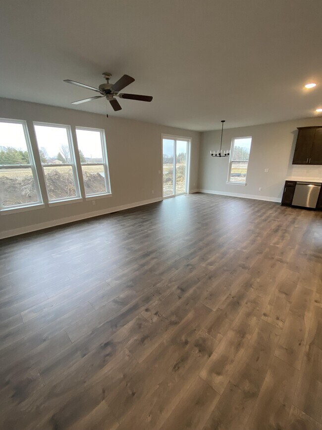 Foto del edificio - W218N16022 Tiger Lily Dr