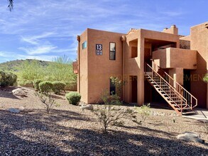 Building Photo - 5051 N Sabino Canyon Rd
