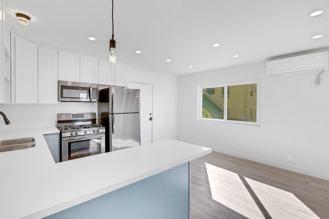 Building Photo - 619 N La Fayette Park Pl