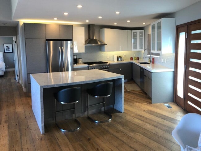 Building Photo - 7113 Woodrow Wilson Dr